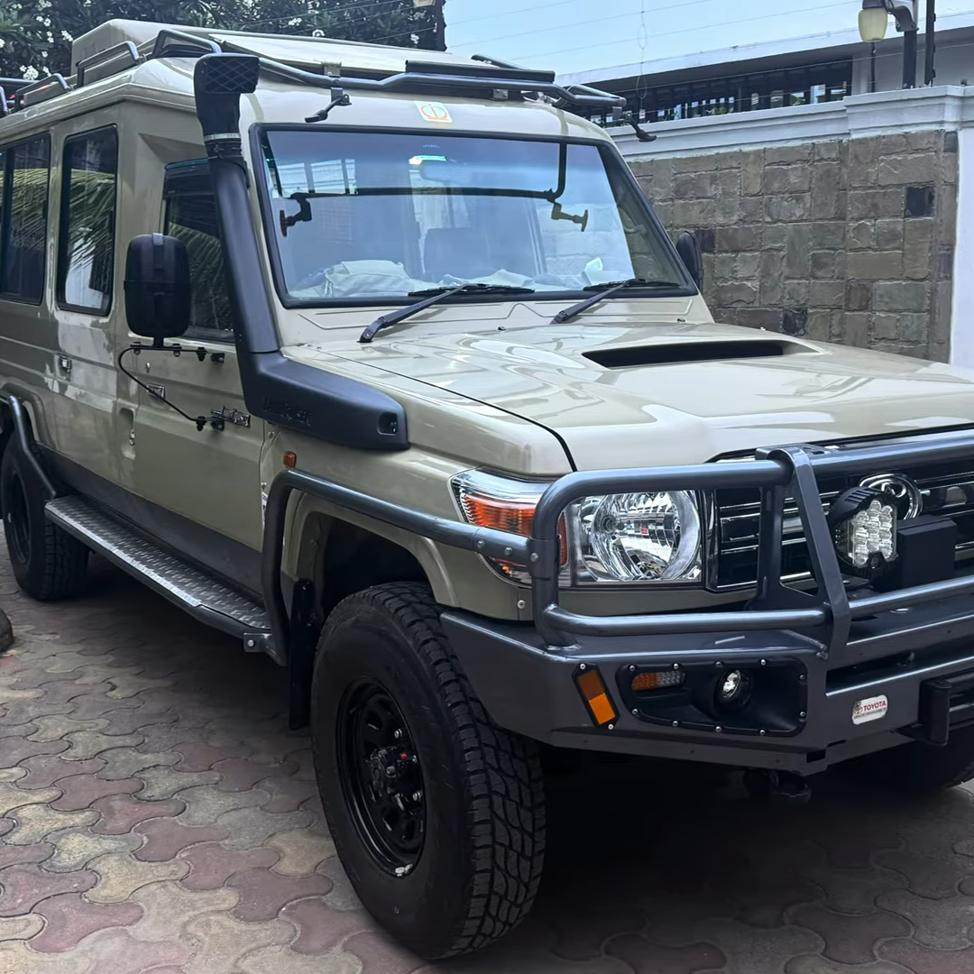 Toyota Land Cruiser 79 Series_4x4 Extended_Car Rental Road Trips