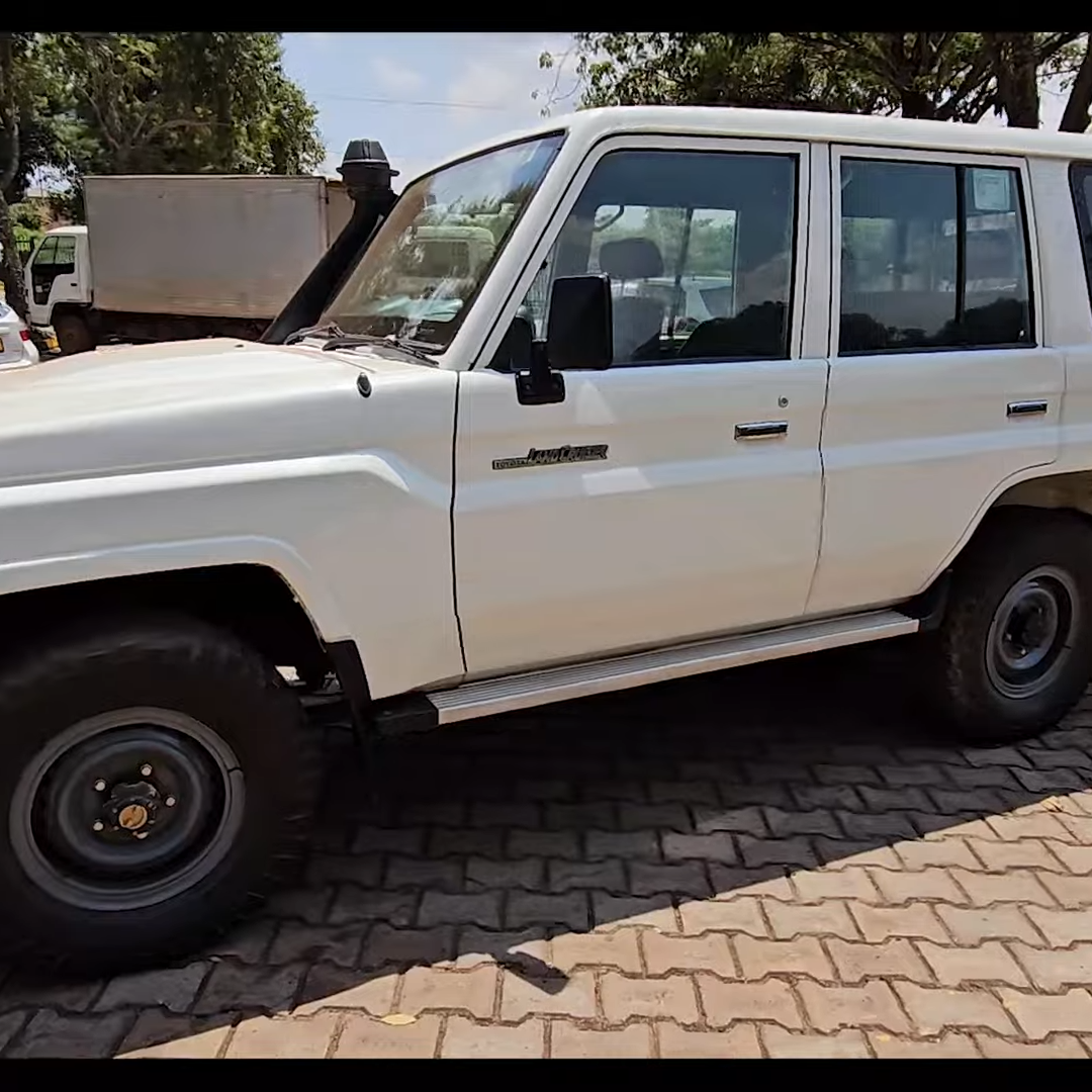 Toyota Landcruiser Hard Top_Car Rental Road Trips