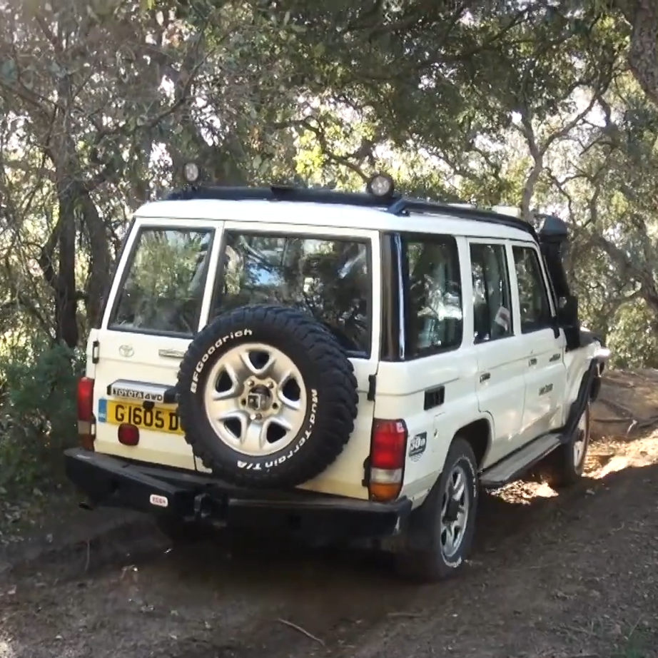 Safari Land Cruiser Africa Rental_Wildlife Adventure 4x4_Car Rental Road Trips