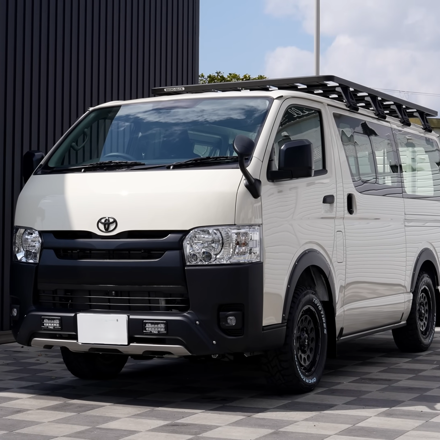 Chauffeur-Driven Car Rentals_Toyota Haice